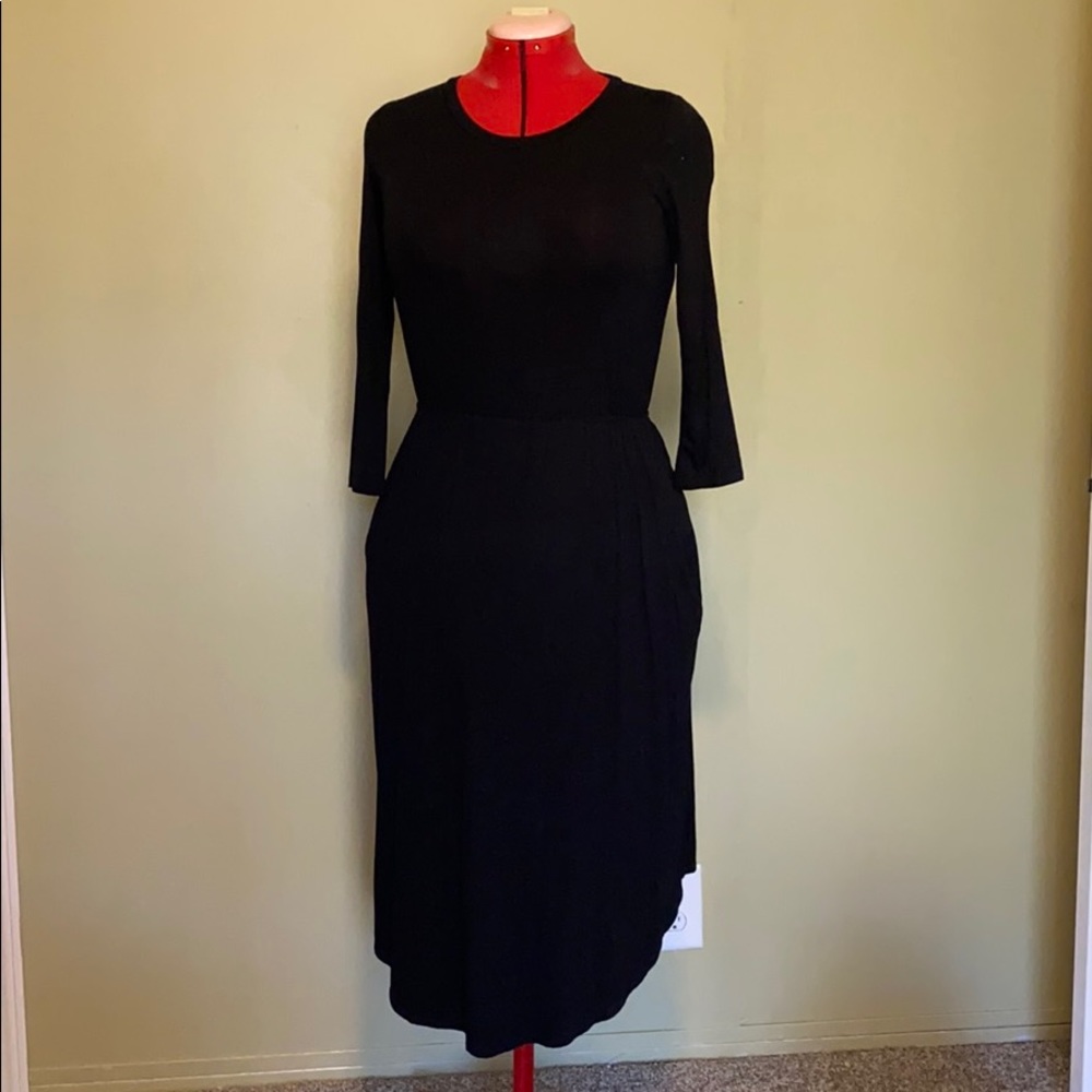 Midi Black Dress with Pockets!